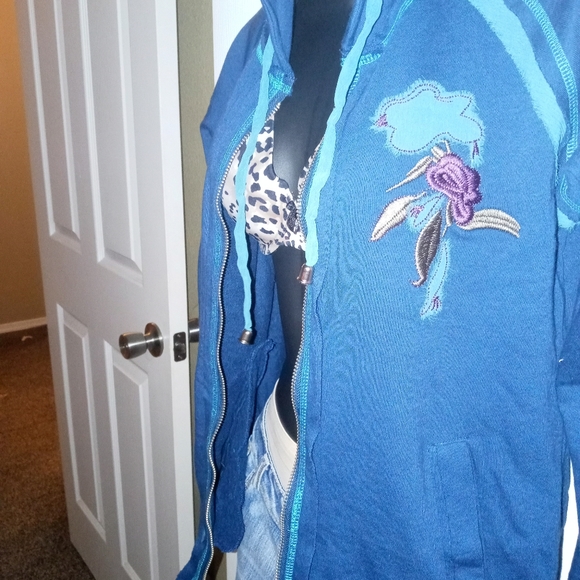 Jackets - Picture 4 of 4